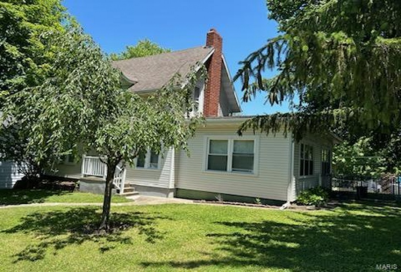 524 EIGHTH Street, Vandalia, Illinois 62471, 3 Bedrooms Bedrooms, 7 Rooms Rooms,2 BathroomsBathrooms,Residential,For Sale,EIGHTH,MAR23037210