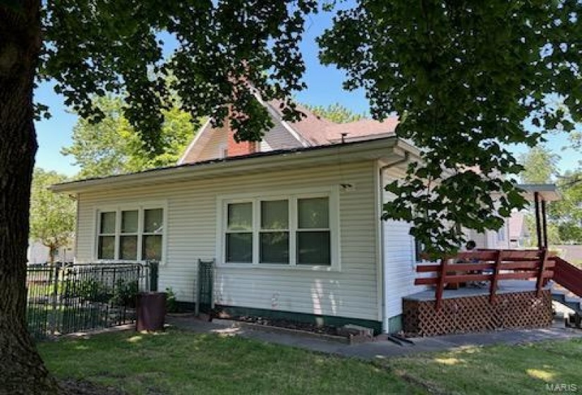 524 EIGHTH Street, Vandalia, Illinois 62471, 3 Bedrooms Bedrooms, 7 Rooms Rooms,2 BathroomsBathrooms,Residential,For Sale,EIGHTH,MAR23037210