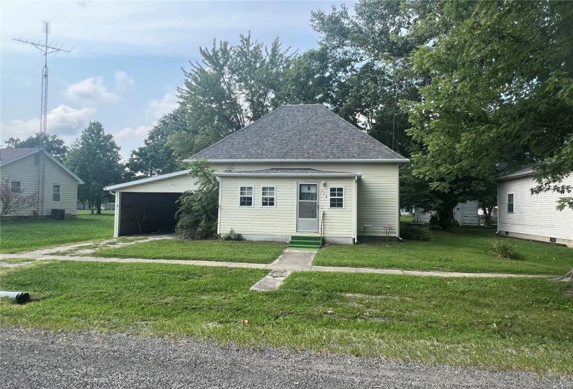 113 Maple Street, Brownstown, Illinois 62418, 2 Bedrooms Bedrooms, 5 Rooms Rooms,1 BathroomBathrooms,Residential,For Sale,Maple,MAR24047265