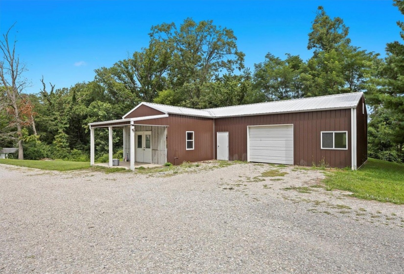 Large Shed with plenty of work space