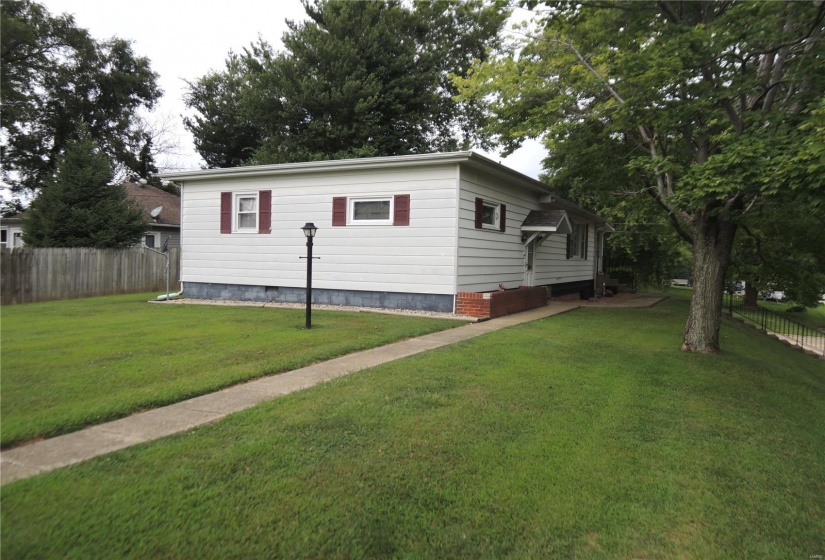 1402 Randolph Street, Vandalia, Illinois 62471, 3 Bedrooms Bedrooms, 5 Rooms Rooms,1 BathroomBathrooms,Residential,For Sale,Randolph,MAR24052092