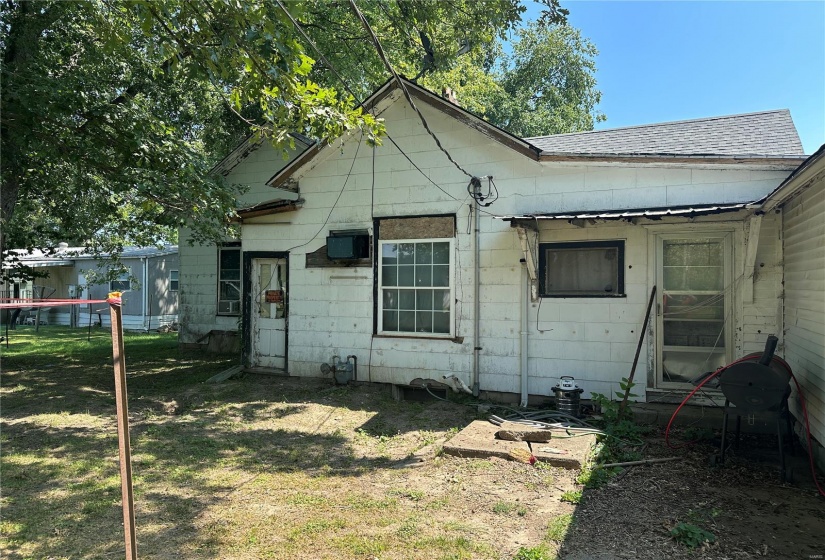 301 Madison Street, Ramsey, Illinois 62080, 3 Bedrooms Bedrooms, 5 Rooms Rooms,1 BathroomBathrooms,Residential,For Sale,Madison,MAR24054314