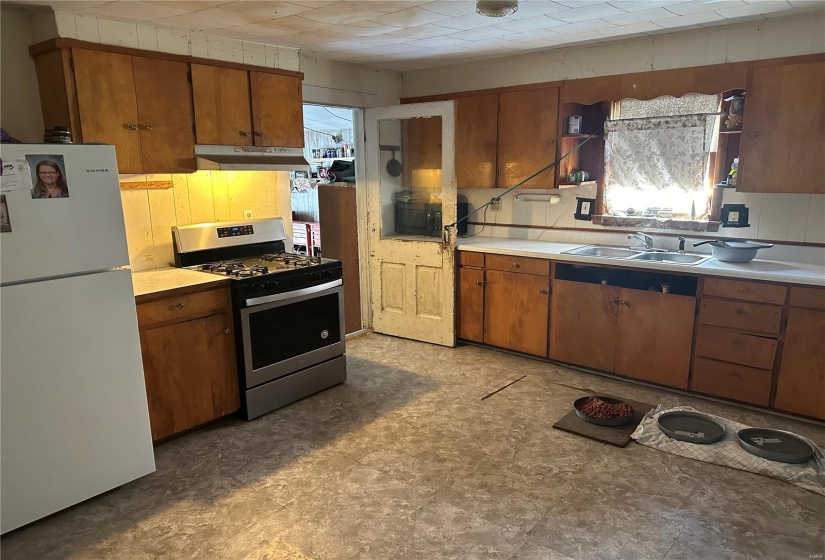 301 Madison Street, Ramsey, Illinois 62080, 3 Bedrooms Bedrooms, 5 Rooms Rooms,1 BathroomBathrooms,Residential,For Sale,Madison,MAR24054314