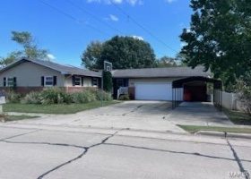 330 Locust Street, Vandalia, Illinois 62471, 3 Bedrooms Bedrooms, 6 Rooms Rooms,2 BathroomsBathrooms,Residential,For Sale,Locust,MAR24058867