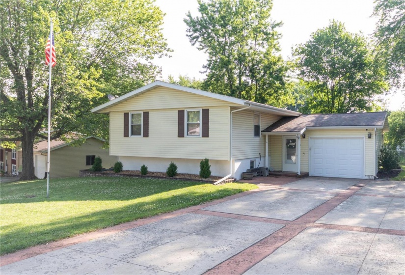 620 Sunflower Street, Vandalia, Illinois 62471, 3 Bedrooms Bedrooms, 6 Rooms Rooms,2 BathroomsBathrooms,Residential,For Sale,Sunflower,MAR24039501