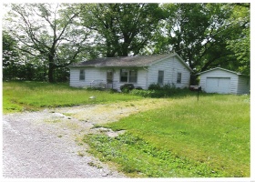 226 E Maple, Ramsey, Illinois 62080, 2 Bedrooms Bedrooms, 6 Rooms Rooms,1 BathroomBathrooms,Residential,For Sale,E Maple,MAR24034875