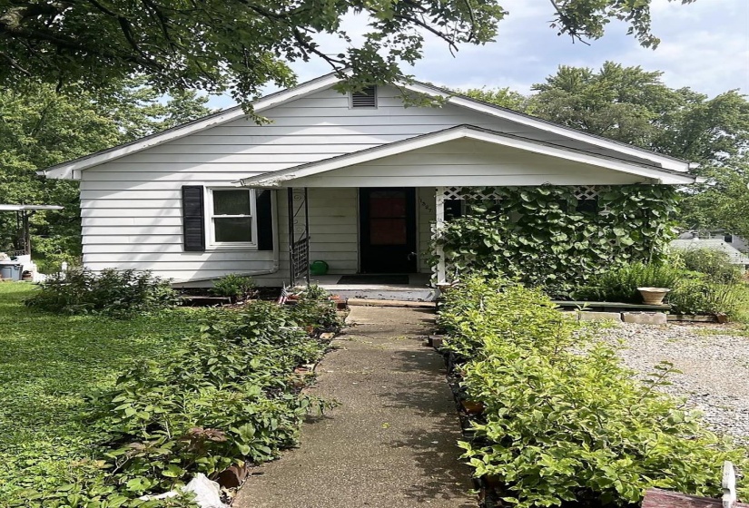 1327 Saint Clair St, Vandalia, Illinois 62471, 2 Bedrooms Bedrooms, 5 Rooms Rooms,1 BathroomBathrooms,Residential,For Sale,Saint Clair St,MAR24046849