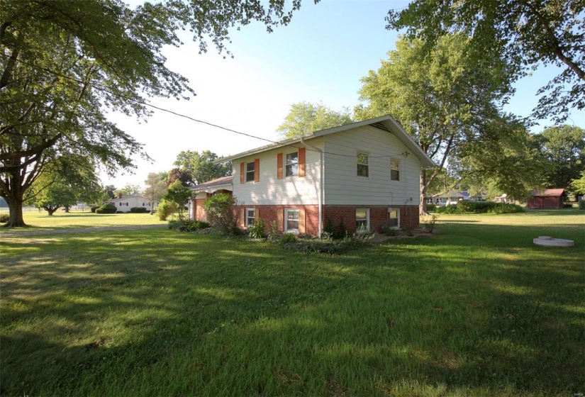 673 Il 185, Vandalia, Illinois 62471, 3 Bedrooms Bedrooms, 7 Rooms Rooms,2 BathroomsBathrooms,Residential,For Sale,Il 185,MAR24040436