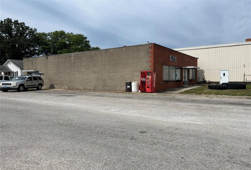 118 3rd Street, St Peter, Illinois 62880, ,Commercial Sale,For Sale,3rd,MAR23043488